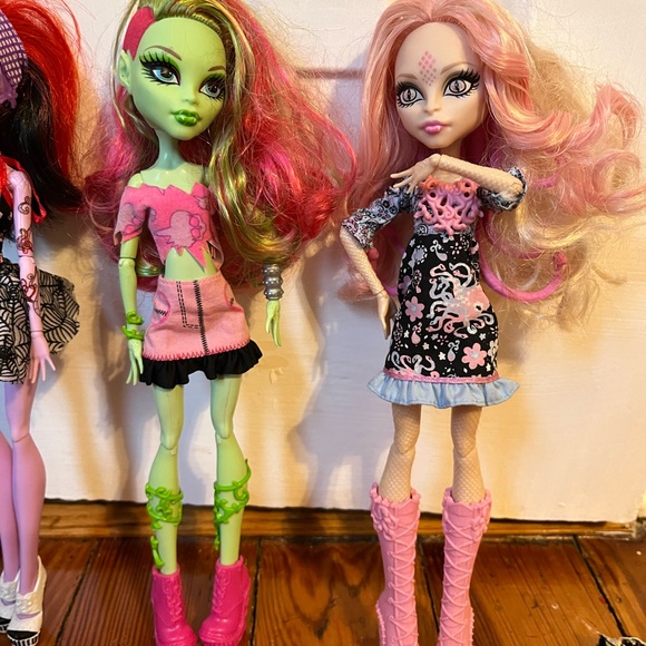 Monster High G3 doll lot + G1/G3 clothes - Picture 3 of 4